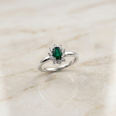 Bague or blanc 18 ct émeraude et diamants