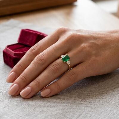 Bague or jaune 18 ct émeraude et diamants