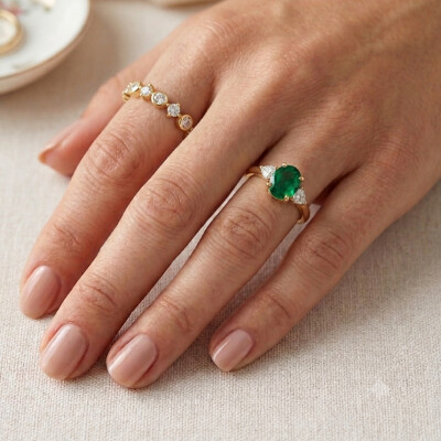 Bague or jaune 18 cts émeraude et diamants