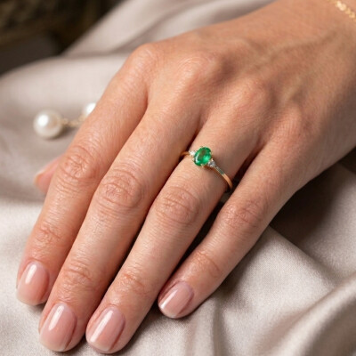 Bague or jaune 18 cts émeraude et diamants