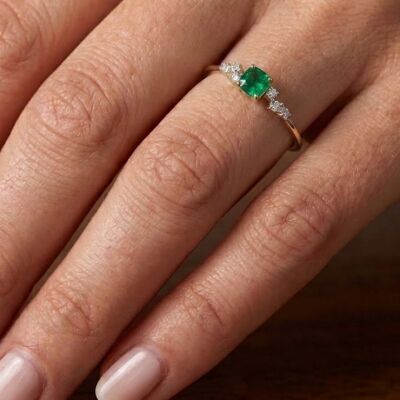 Bague en or jaune 18 cts émeraude et diamants