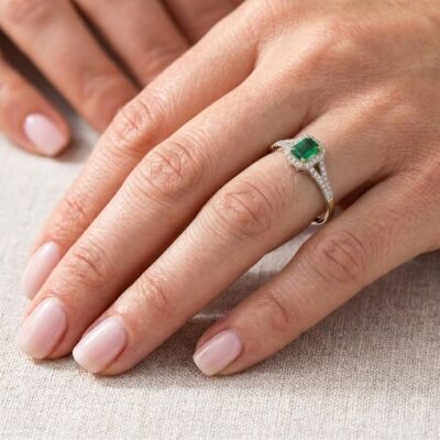 Bague or jaune 18 cts émeraude et diamants