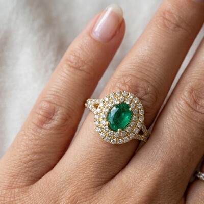 Bague or jaune 18 cts émeraude et diamants