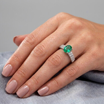 Bague or blanc 18 ct émeraude et diamants