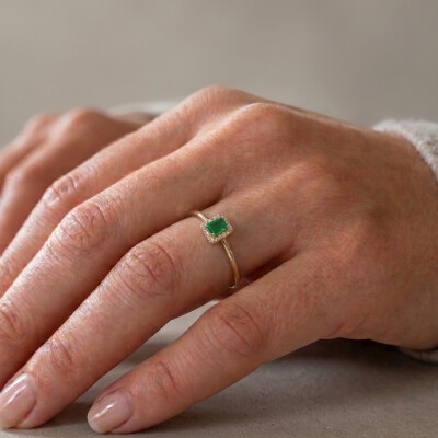 Bague or jaune 18 cts émeraude et diamants