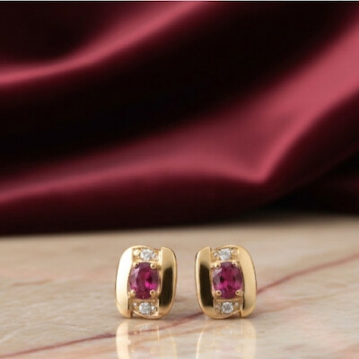 Boucles d'oreilles en or blanc, rubis et diamants 0.02ct