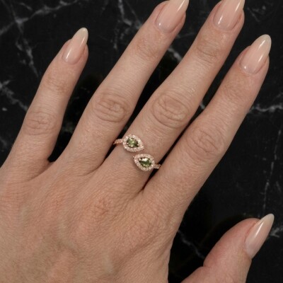 Bague or rose, saphir vert et diamants