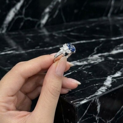 Bague or blanc saphir et diamants