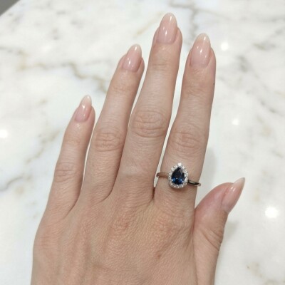 Bague or blanc, saphir et diamants