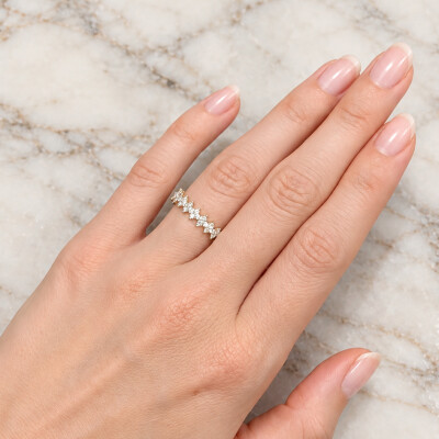 Bague or jaune et diamants sertis blanc