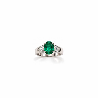 Bague or blanc, émeraude et diamants