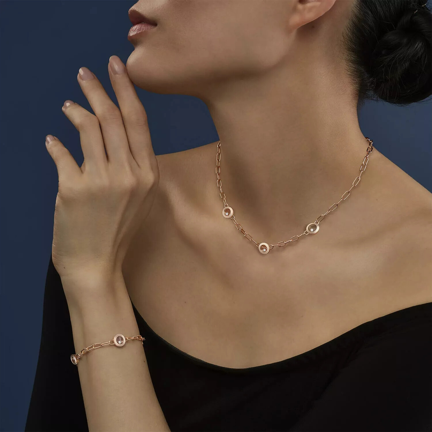 Collier Chopard Happy Diamonds Icons porté