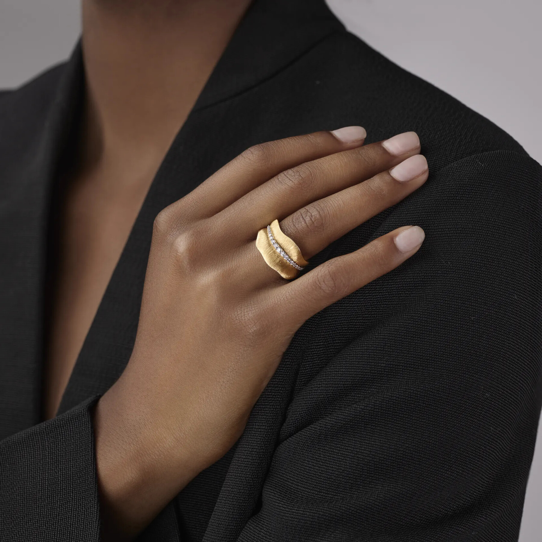 Bague Leaves feuille de Ole Lynggaard Copenhagen en or jaune et diamants