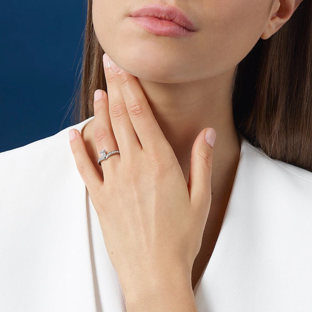 Solitaire Joséphine Aigrette de Chaumet en platine et diamant taille poire