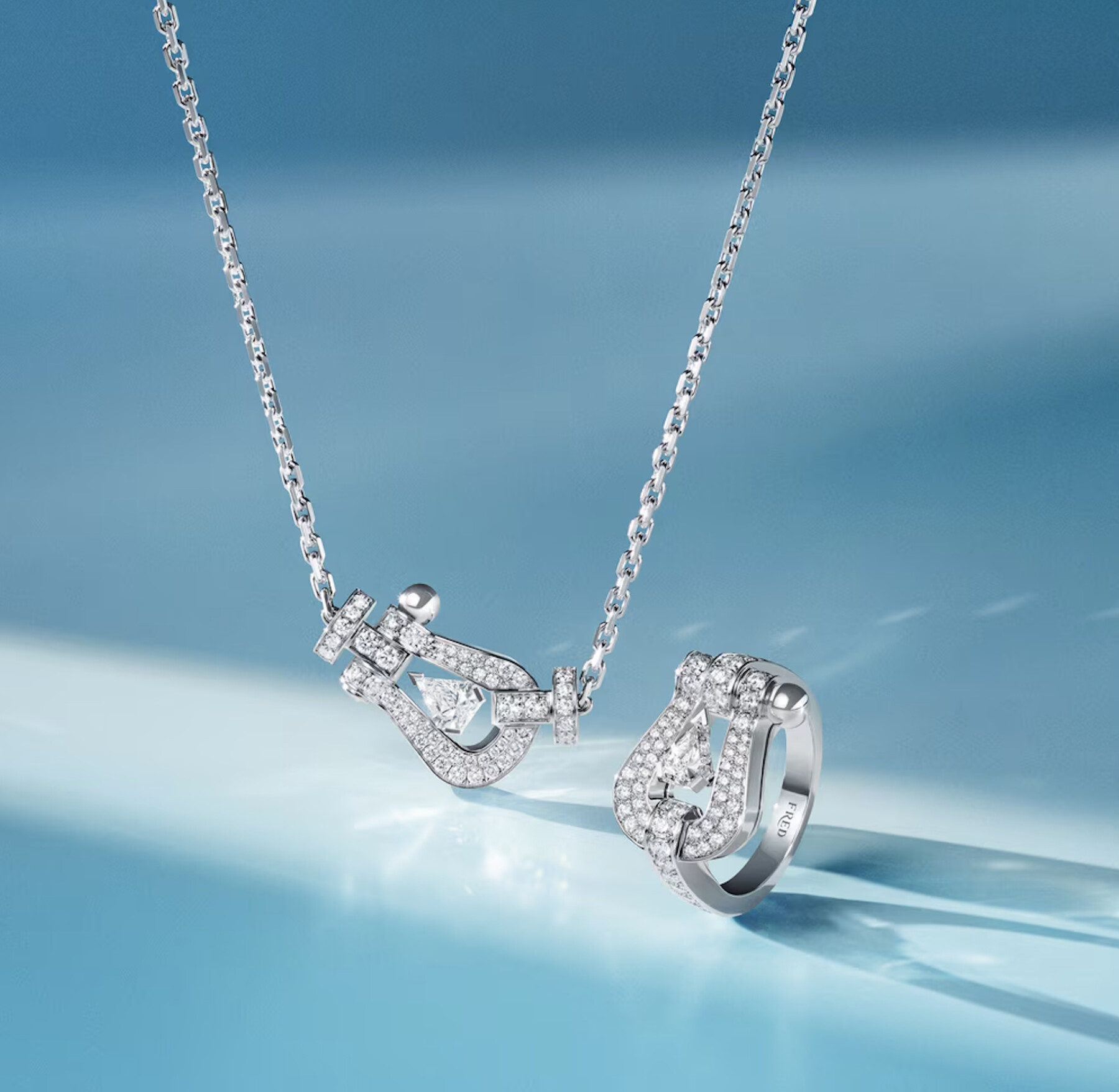 Bijou FRED Chance Infinie serti de diamants