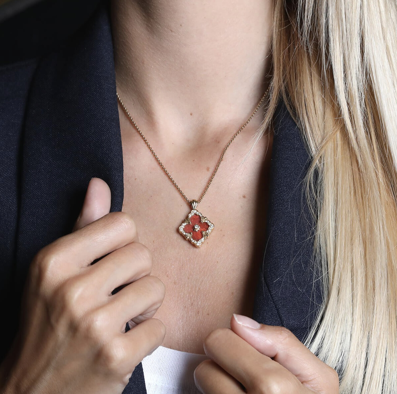 Bijou de la collection Opera de Buccellati porté