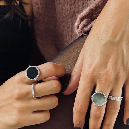 Bague Ginette NY DISC RINGS en or blanc et onyx