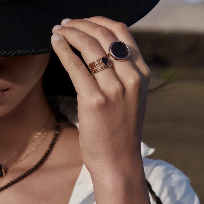 GINETTE NY DISC RING ring, rose gold and black onyx