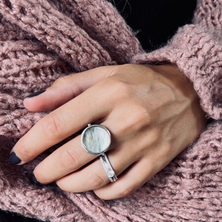 Bague Ginette NY DISC RINGS en or blanc et nacre