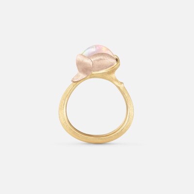 Bague Ole Lynggaard Lotus en or rose et opale