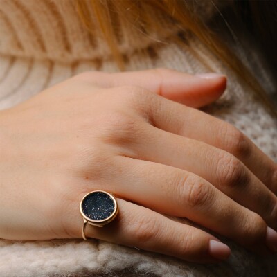 Bague Ginette NY BABY DISC RINGS en or rose et blue sand stone