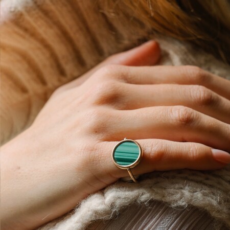 Bague Ginette NY BABY DISC RINGS en or rose et malachite