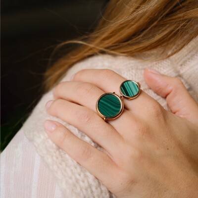 Bague Ginette NY BABY DISC RINGS en or rose et malachite