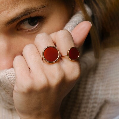 Bague Ginette NY BABY DISC RINGS en or rose et agate rouge