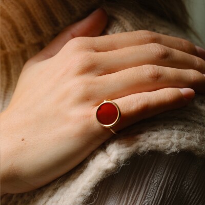 Bague Ginette NY BABY DISC RINGS en or rose et agate rouge