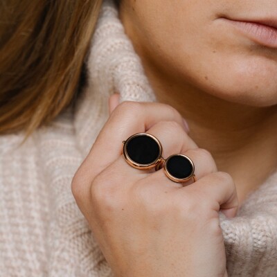 Bague Ginette NY BABY DISC RINGS en or rose et onyx