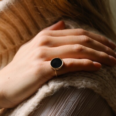 Bague Ginette NY BABY DISC RINGS en or rose et onyx