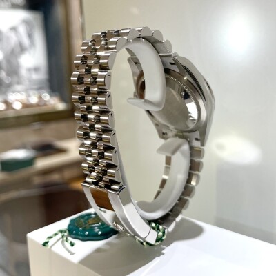 Rolex Datejust 36 – Réf. 126234 – Cadran Vert Olive Palmé – 2025 - Full Set