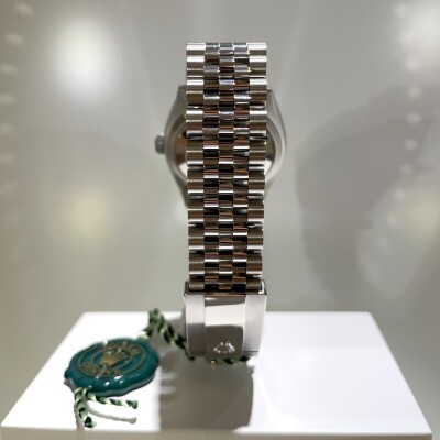 Rolex Datejust 36 – Réf. 126234 – Cadran Vert Olive Palmé – 2025 - Full Set