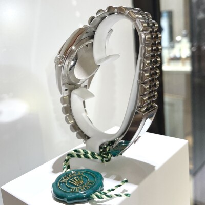 Rolex Datejust 36 – Réf. 126234 – Cadran Vert Olive Palmé – 2025 - Full Set