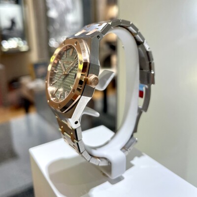 Audemars Piguet Royal Oak – Réf. 15550SR.OO.1356SR.01 – Full Set – 2025 - Comme neuve