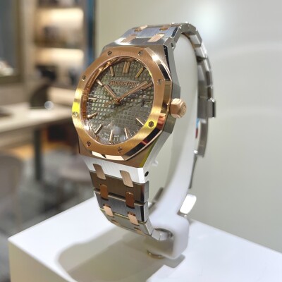 Audemars Piguet Royal Oak – Réf. 15550SR.OO.1356SR.01 – Full Set – 2025 - Comme neuve