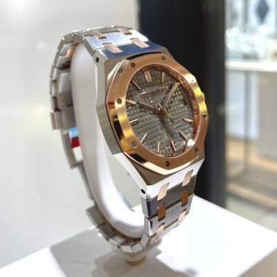 Audemars Piguet Royal Oak – Réf. 15550SR.OO.1356SR.01 – Full Set – 2025 - Comme neuve