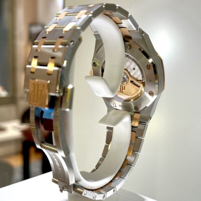 Audemars Piguet Royal Oak – Réf. 15550SR.OO.1356SR.01 – Full Set – 2025 - Comme neuve