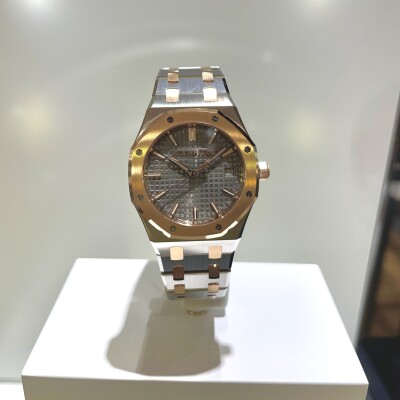 Audemars Piguet Royal Oak – Réf. 15550SR.OO.1356SR.01 – Full Set – 2025 - Comme neuve