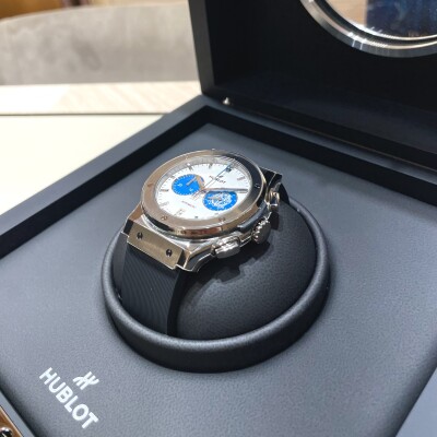 Hublot Classic Fusion Chronograph – Édition Limitée Olympique de Marseille x Raynal – 541.NX.2612.RX.HOM23 - 30 ans de Munich 93 – 30 ex.