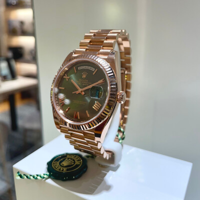 Rolex Day-Date 40 – Réf. 228235 – Cadran Vert Olive – Full Set – 2021