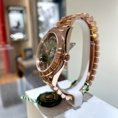 Rolex Day-Date 40 – Réf. 228235 – Cadran Vert Olive – Full Set – 2021