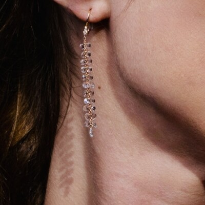 Boucles d'oreilles Cascade de Lumière Raynal en or rose et diamants percés