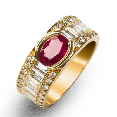 Classic Ring in Yellow Gold, Ruby, and Diamonds – Karima Raynal