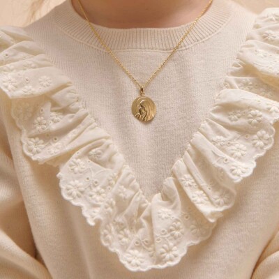 Arthus Bertrand Sweet Mother medal, satin-finish yellow gold, 18mm