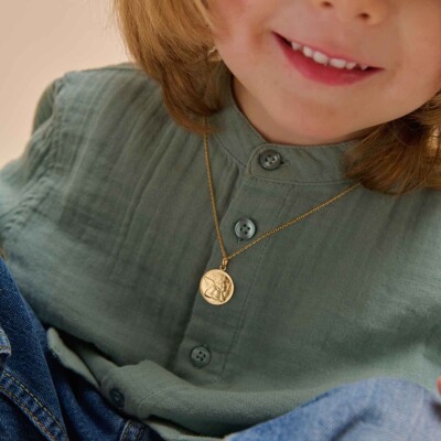 Arthus Bertrand Raphael's angel medal, 18mm, polished yellow gold