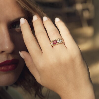 Classic Ring in Yellow Gold, Ruby, and Diamonds – Karima Raynal