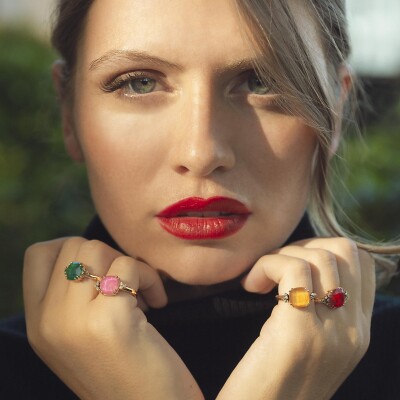 Bonbon ring in pink gold with diamonds, rubies and crystal
