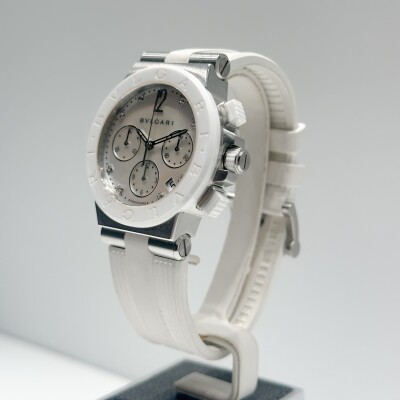 BVLGARI Diagono Chronographe – Réf. 1019993 – Acier & Céramique Blanche – Cadran Nacre & Diamants