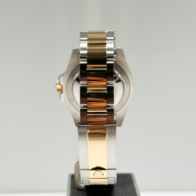 Rolex GMT-Master II – Réf. 116713LN – Acier & Or Jaune – Cadran Noir – Lunette Noire – Full Set